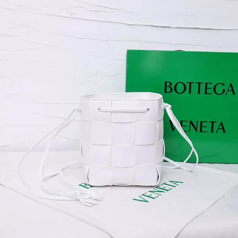 8686 18X14X14cm YG 2