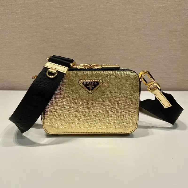 Prada 2VH070金色十字纹19x12.5x5.5cm AP