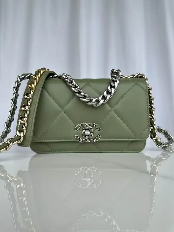 0957 19X11.5X7cm BL 5