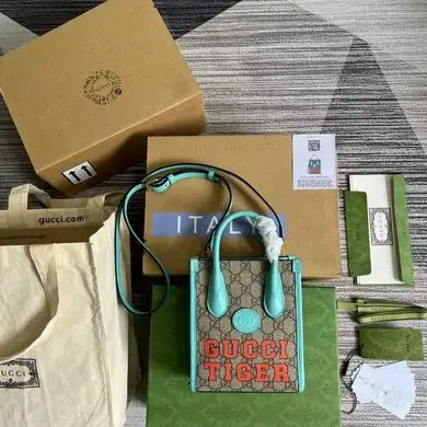 671623 16X20X7cm MP 3colour