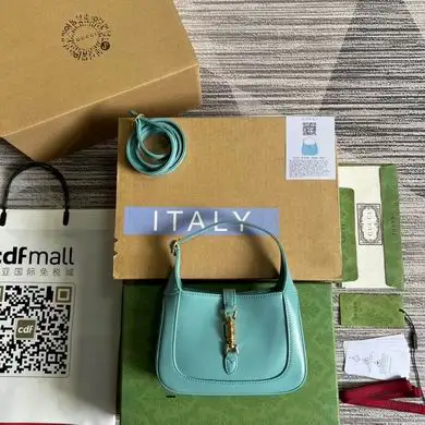 637091 19X13X3cm MP 7