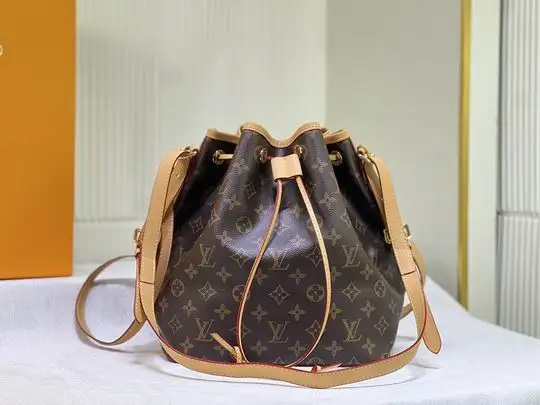 LV Bucket  bag
