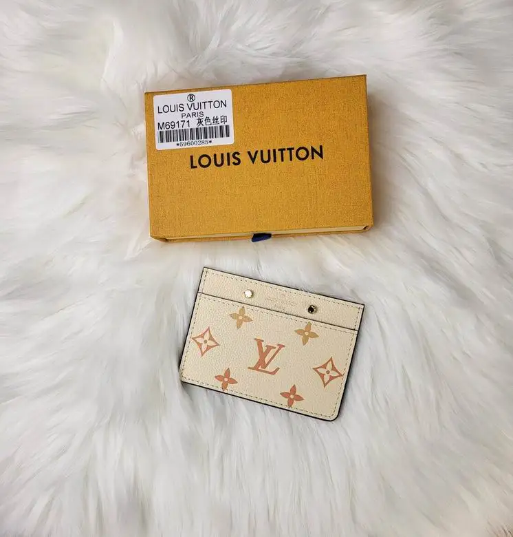 M69171 11X7.5X0.4cm YG 3