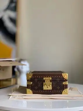 M4700SP 23X23X11cm QS 6colour