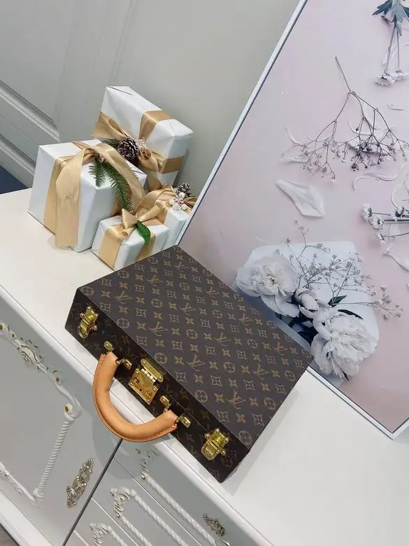 M4700TSZB 34X25X10cm QS 4