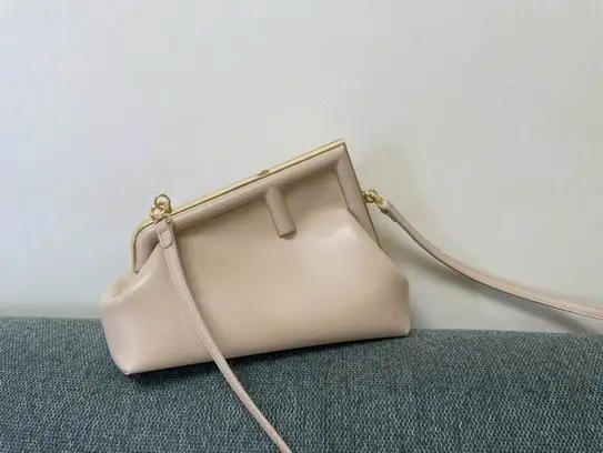 M80019 32.5X15X23.5cm M80018 26X9.5X18cm SF 7