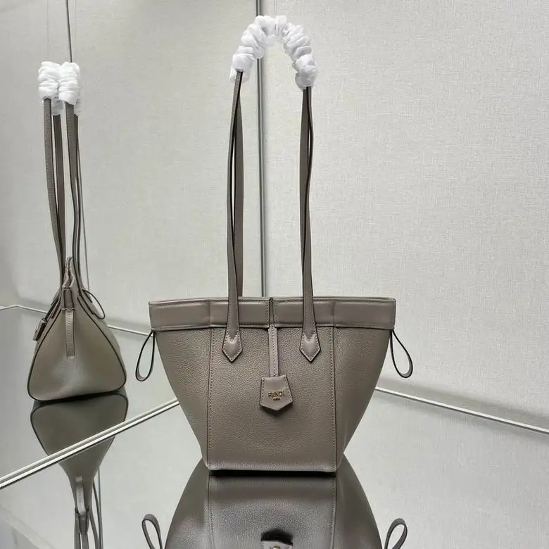 083 15X18.5X15cm H 4colour