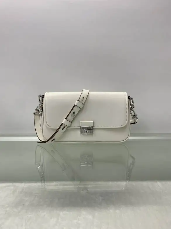 Bradshaw 26X14X4cm 082306 EY 2