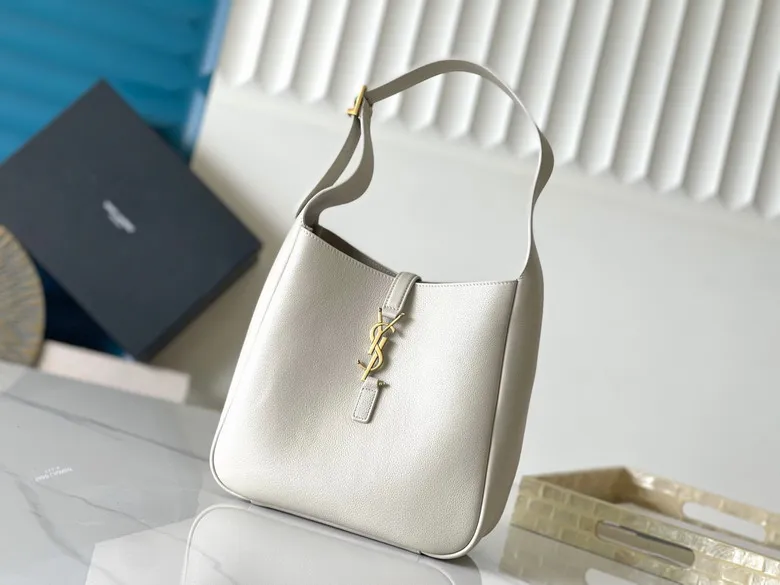 YSL 713938 23x22x8.5cm 8D4