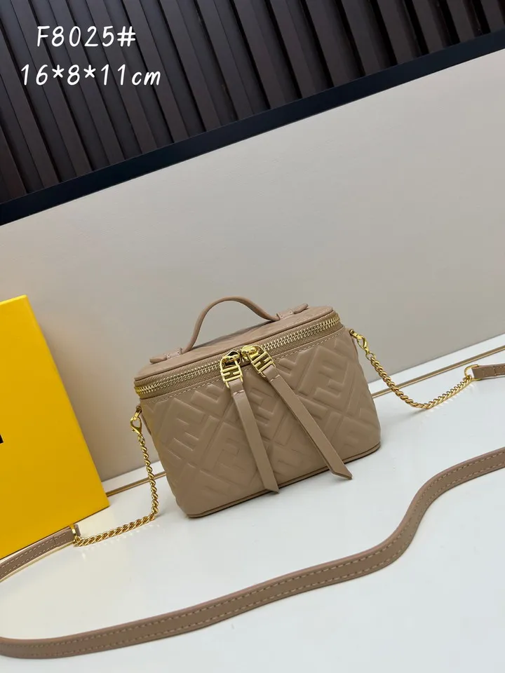 Fendi F8025 16x8x11cm jj1