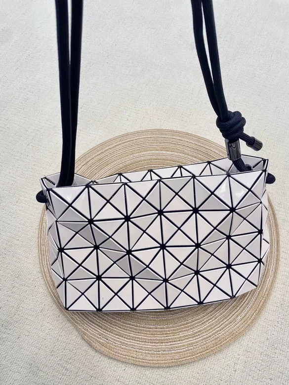 15.7X23.5X7.8cm 072703 YT4