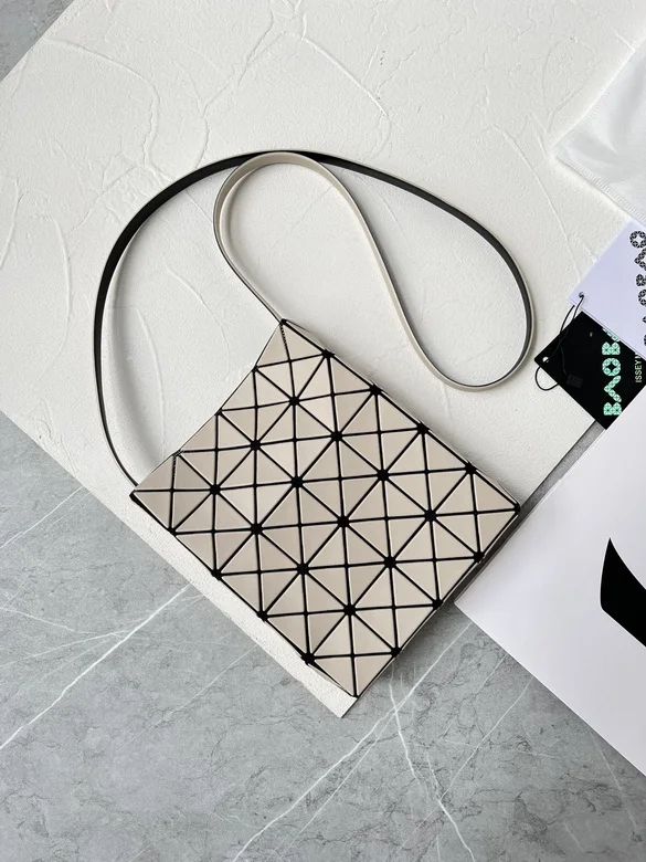 PRISM 19.5X16.0X4cm 082101 YT 5