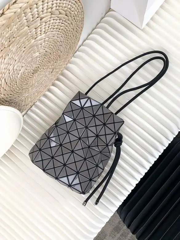 BB81-AG531 24X24cm YT 7