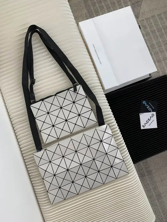 BB81-AG352 23X17cm YT 5