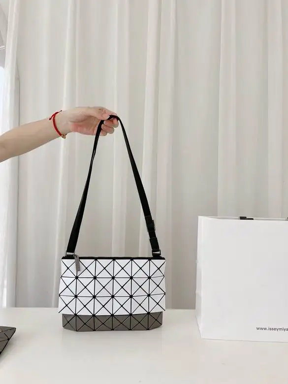 BB21-AG546 23.7X15.7X3.8cm YT