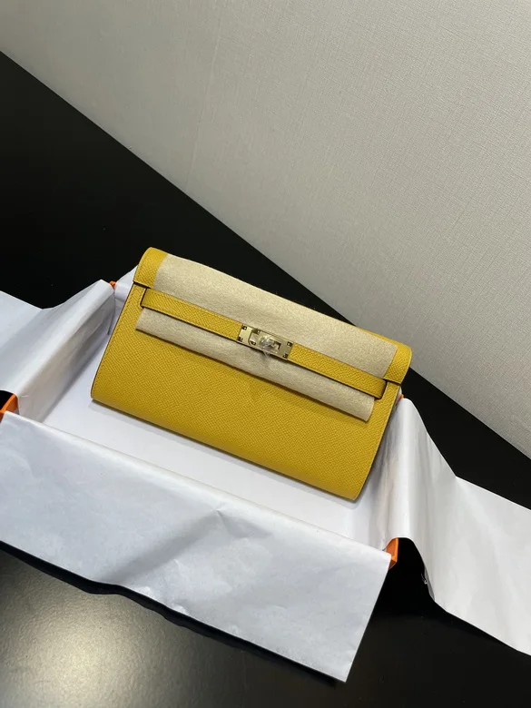 20.5X11X2cm 081703 AM 8